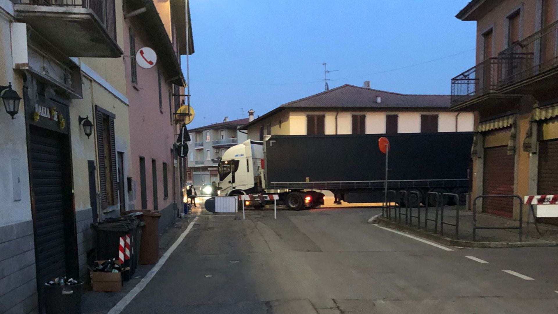 brembio tir in centro paese