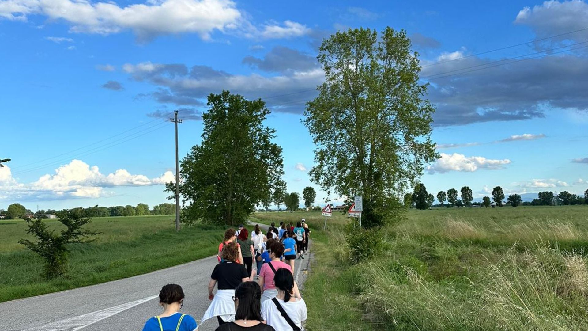 brembio donna  camminate nella natura