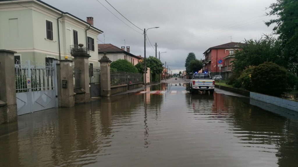 chiusa via roma acqua alta brembiolo maggio