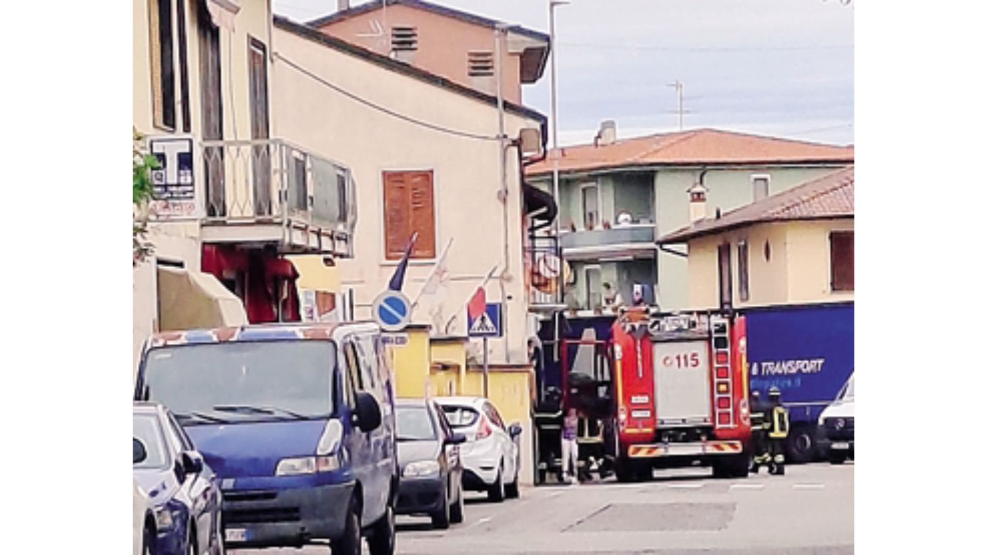 intervento vigili del fuoco per tir incastrato a brembio